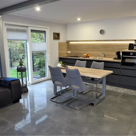 Neu! Nordeck بيت للعطل